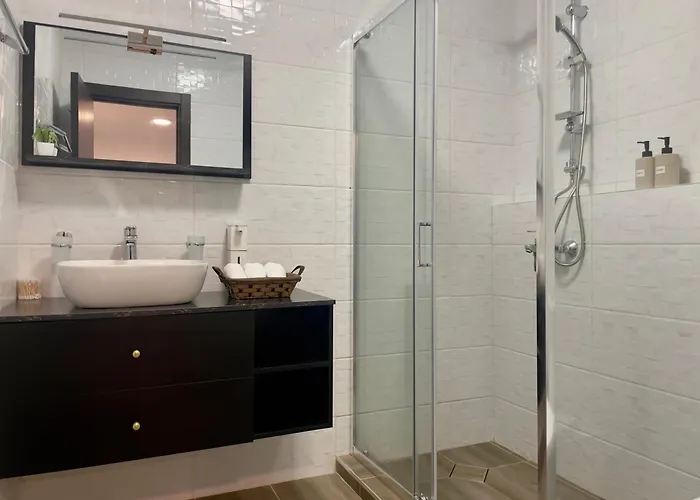 Casa Vista - Spacious 2br, 2bath, In With 2 Free Parking Apartamento Sófia