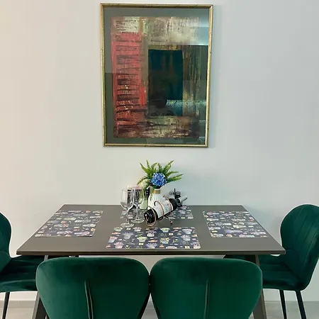 Casa Vista - Spacious 2br, 2bath, In With 2 Free Parking