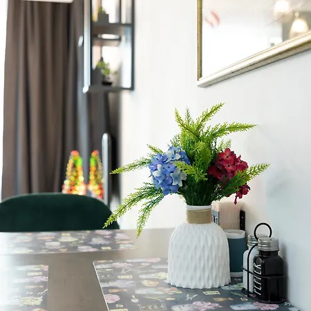 Casa Vista - Spacious 2br, 2bath, In With 2 Free Parking Apartment *