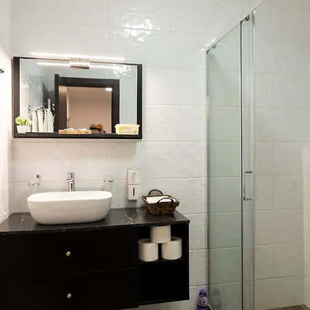 Casa Vista - Spacious 2br, 2bath, In With 2 Free Parking דירה