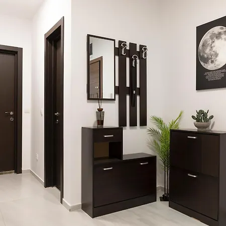Casa Vista - Spacious 2br, 2bath, In With 2 Free Parking סופיה