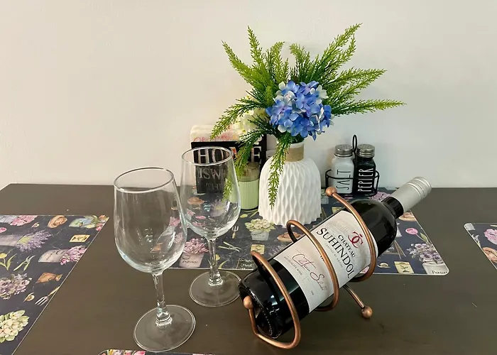 Casa Vista - Spacious 2br, 2bath, In With 2 Free Parking شقة *