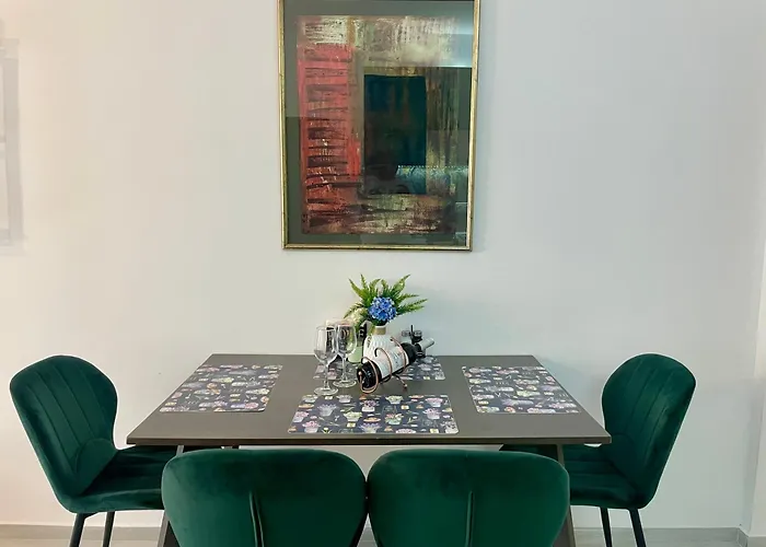 Casa Vista - Spacious 2br, 2bath, In With 2 Free Parking